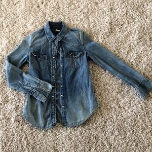 Levi’s distressed jean shirt